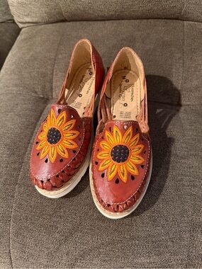 Handcrafted Sunflower Leather Slip-On Flats - Brown